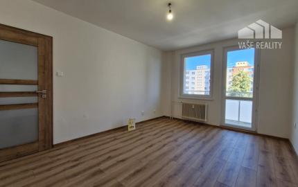 ** EXKLUZÍVNE ** Na predaj 3-izbový byt s balkónom po rozsiahlej modernej rekonštrukcií - ul Dukelská, Nové Mesto n/V