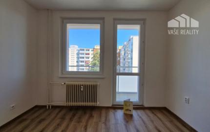 ** EXKLUZÍVNE ** Na predaj 3-izbový byt s balkónom po rozsiahlej modernej rekonštrukcií - ul Dukelská, Nové Mesto n/V