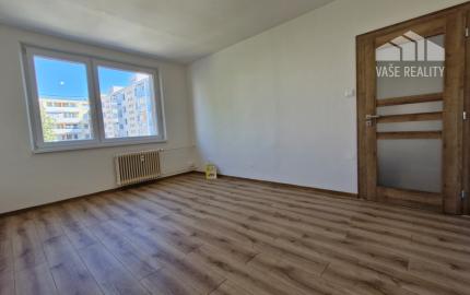 ** EXKLUZÍVNE ** Na predaj 3-izbový byt s balkónom po rozsiahlej modernej rekonštrukcií - ul Dukelská, Nové Mesto n/V