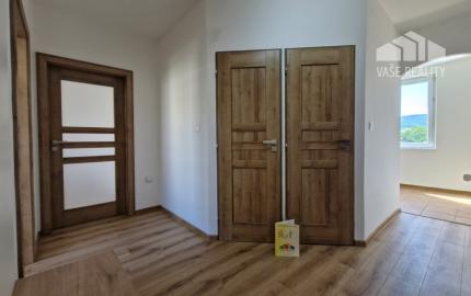 ** EXKLUZÍVNE ** Na predaj 3-izbový byt s balkónom po rozsiahlej modernej rekonštrukcií - ul Dukelská, Nové Mesto n/V