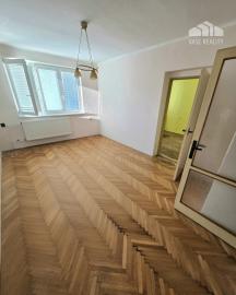 3 izbový byt Bánovce nad Bebravou/CENTRUM/62 m2 LOGGIA/PIVNICA