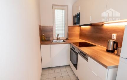 Na prenájom krásny a veľký 1-izbový byt s balkónom, 48 m², Agátová ul. Dúbravka, voľný ihneď