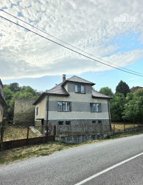 Rodinný dom s krásnym pozemkom v obci Kšinná /POZEMOK 831 m2