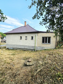 Rodinný dom s krásnym pozemkom v obci Kšinná /POZEMOK 831 m2