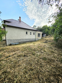 Rodinný dom s krásnym pozemkom v obci Kšinná /POZEMOK 831 m2