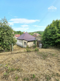 Rodinný dom s krásnym pozemkom v obci Kšinná /POZEMOK 831 m2