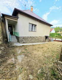 Rodinný dom s krásnym pozemkom v obci Kšinná /POZEMOK 831 m2