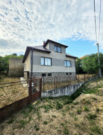 Rodinný dom s krásnym pozemkom v obci Kšinná /POZEMOK 831 m2