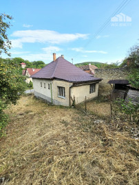 Rodinný dom s krásnym pozemkom v obci Kšinná /POZEMOK 831 m2