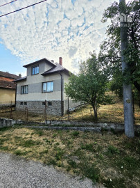 Rodinný dom s krásnym pozemkom v obci Kšinná /POZEMOK 831 m2