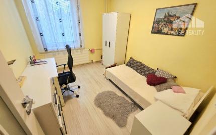 4 izbový byt Bánovce nad Bebravou /CENTRUM - STRED / 80 m2/ PIVNICA