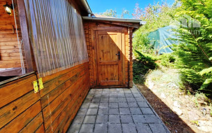 ** Na predaj záhradná chata s príslušenstvom, pozemkom 402 m² a krásnym výhľadom – Nové Mesto n/V **