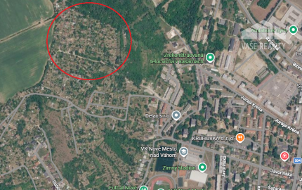 ** Na predaj záhradná chata s príslušenstvom, pozemkom 402 m² a krásnym výhľadom – Nové Mesto n/V **