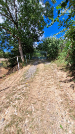 ** Na predaj záhradná chata s príslušenstvom, pozemkom 402 m² a krásnym výhľadom – Nové Mesto n/V **