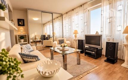 Na prenájom priestranný 3-izbový byt s lodžiou, 101 m², nádherný výhľad na Bratislavu,Zadunajská cesta, Petržalka, od 10/2026
