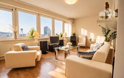 Na prenájom priestranný 3-izbový byt s lodžiou, 101 m², nádherný výhľad na Bratislavu,Zadunajská cesta, Petržalka, od 10/2026