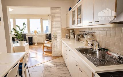 Na prenájom priestranný 3-izbový byt s lodžiou, 101 m², nádherný výhľad na Bratislavu,Zadunajská cesta, Petržalka, od 10/2026