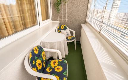 Na prenájom priestranný 3-izbový byt s lodžiou, 101 m², nádherný výhľad na Bratislavu,Zadunajská cesta, Petržalka, od 10/2026