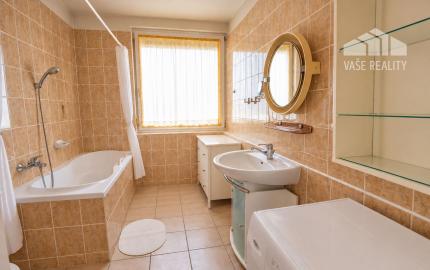 Na prenájom priestranný 3-izbový byt s lodžiou, 101 m², nádherný výhľad na Bratislavu,Zadunajská cesta, Petržalka, od 10/2026