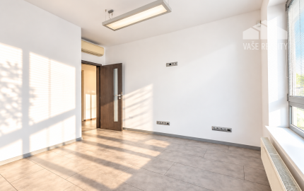 Reprezentatívne administratívne priestory s terasou, Dunajská ul. 124 m², ihneď voľný