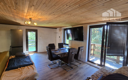 Alternatíva k bytu len 4 km od Piešťan – zrekonštruovaná chata na celoročné užívanie, 120 m², terasa a výhľad na jazero
