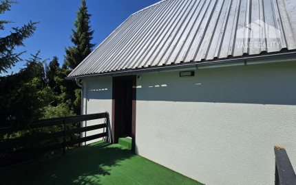 Alternatíva k bytu len 4 km od Piešťan – zrekonštruovaná chata na celoročné užívanie, 120 m², terasa a výhľad na jazero