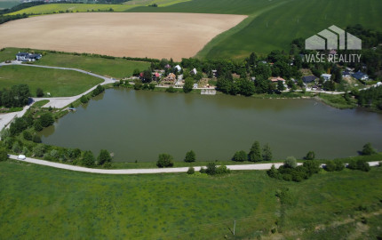 Alternatíva k bytu len 4 km od Piešťan – zrekonštruovaná chata na celoročné užívanie, 120 m², terasa a výhľad na jazero