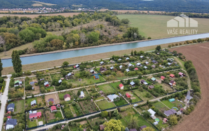 Predaj pozemku 401 m² v záhradkárskej oblasti – Drahovce Hať, Siete: Elektrina, voda, žumpa