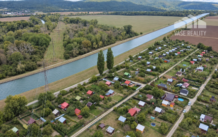 Predaj pozemku 401 m² v záhradkárskej oblasti – Drahovce Hať, Siete: Elektrina, voda, žumpa