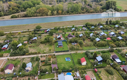 Predaj pozemku 401 m² v záhradkárskej oblasti – Drahovce Hať, Siete: Elektrina, voda, žumpa