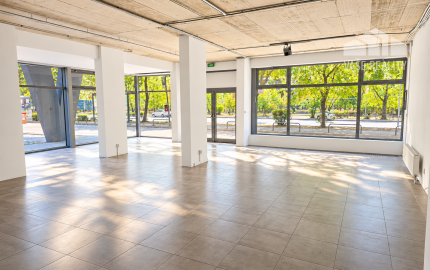 Na prenájom obchodný priestor, 175 m², Ružinov – Tomášikova, priamy vstup z ulice, veľké výklady