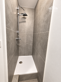 Na prenájom obchodný priestor, 175 m², Ružinov – Tomášikova, priamy vstup z ulice, veľké výklady