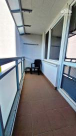 ** Na predaj priestranná garsónka 34 m² s veľkým balkónom 4,5 m² - Nové Mesto nad Váhom **