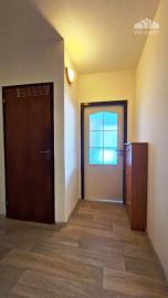 ** Na predaj priestranná garsónka 34 m² s veľkým balkónom 4,5 m² - Nové Mesto nad Váhom **