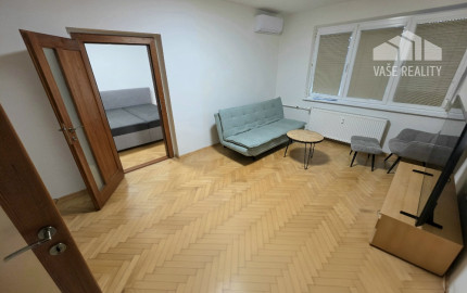 PRENÁJOM Bánovce nad Bebravou/2 IZBOVÝ BYT/ CENTRUM /LOGGIA