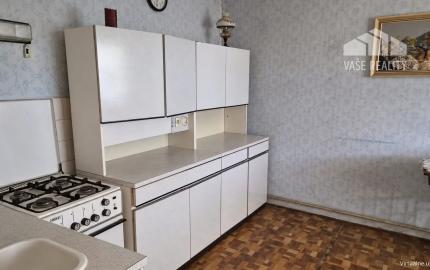 DOM S POTENCIÁLOM A VEĽKOU ZÁHRADOU – PREJTA, POZEMOK 1 050 m²
