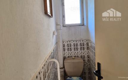 DOM S POTENCIÁLOM A VEĽKOU ZÁHRADOU – PREJTA, POZEMOK 1 050 m²