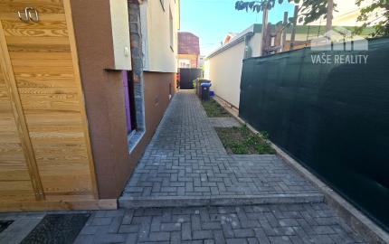 Útulné a kompletne zariadené bývanie v rodinnom dome so záhradkou – Piešťany, Floreát