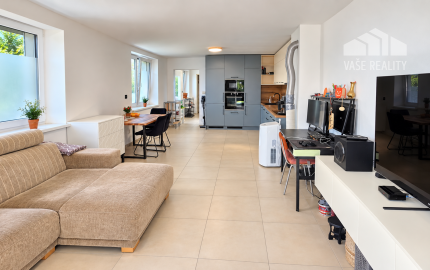 ZREKONŠTRUOVANÝ A ZARIADENÝ DOM 2+kk • POZEMOK 1 112 m² • SÚKROMIE A VLASTNÝ KÚSOK LESA – LÚKA