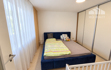 ZREKONŠTRUOVANÝ A ZARIADENÝ DOM 2+kk • POZEMOK 1 112 m² • SÚKROMIE A VLASTNÝ KÚSOK LESA – LÚKA