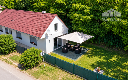 ZREKONŠTRUOVANÝ A ZARIADENÝ DOM 2+kk • POZEMOK 1 112 m² • SÚKROMIE A VLASTNÝ KÚSOK LESA – LÚKA