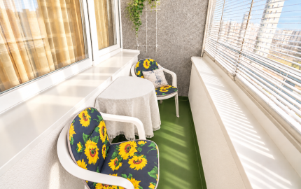 Na prenájom priestranný 3-izbový byt s lodžiou, 101 m², nádherný výhľad na Bratislavu,Zadunajská cesta, Petržalka, od 10/2026