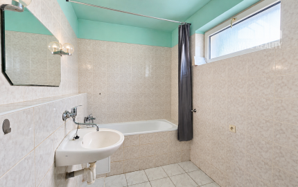 NOVINKA V PONUKE! Rodinný dom s veľkorysým pozemkom 923 m², garážou – DUBOVANY