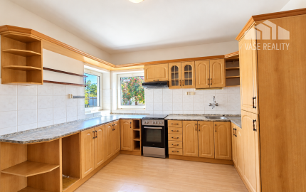 NOVINKA V PONUKE! Rodinný dom s veľkorysým pozemkom 923 m², garážou – DUBOVANY