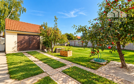 NOVINKA V PONUKE! Rodinný dom s veľkorysým pozemkom 923 m², garážou – DUBOVANY