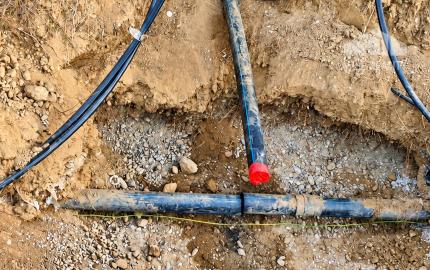 STAVEBNÝ POZEMOK 516 m² – RATNOVCE, LEN KÚSOK OD PIEŠŤAN