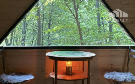 PREDAJ: Unikátny domček v korunách stromov (Treehouse) 35m2 s veľkým pozemkom – Trenčianske Teplice