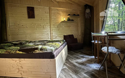 PREDAJ: Unikátny domček v korunách stromov (Treehouse) 35m2 s veľkým pozemkom – Trenčianske Teplice