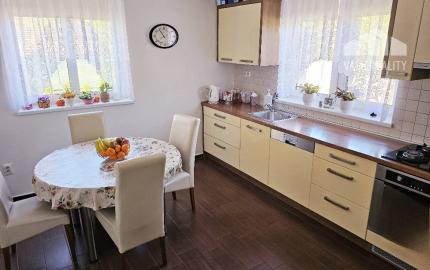RODINNÝ DOM - PODLUŽANY - 4 IZBOVÝ -148 M2 NA POZEMKU 1049 M2