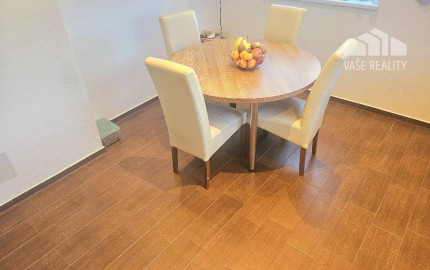 RODINNÝ DOM - PODLUŽANY - 4 IZBOVÝ -148 M2 NA POZEMKU 1049 M2